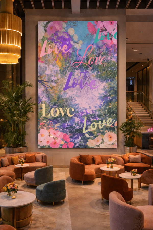 Luxe-hotel-lobby-met-liefde-kunst Love is All