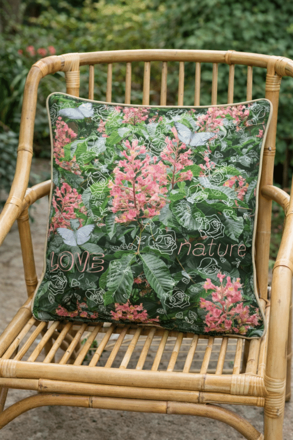 Bamboestoel-met-natuurthema-kussen Love Nature