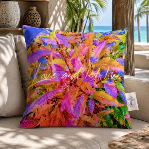 IBIZA TUINKUSSEN IBIZA CLOSE UP Love and let Live
